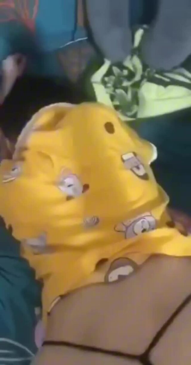 Nhân Viên Văn Phòng Vụng Trộm Với Sếp Nam, Rên Rỉ Khi Được Bú Mút Lồn