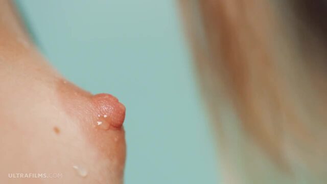 Vợ Dâm Lồn Khít Rủ Nhân Viên Giao Hàng Sang Địt Khi Chồng Ngủ